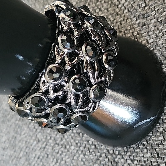 Metal bangle - Picture 2 of 5